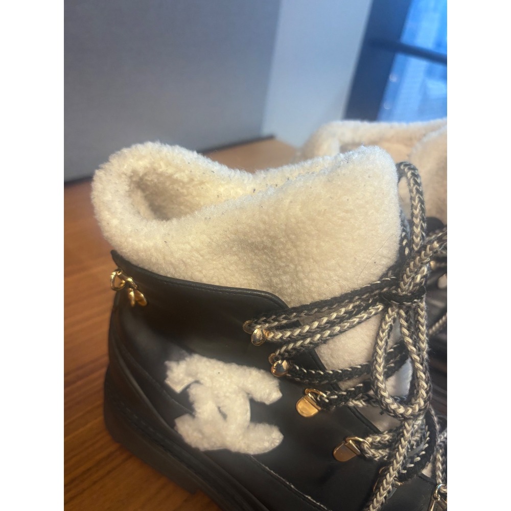 Chanel Sherpa Boots Size 40 - Picture 5 of 9